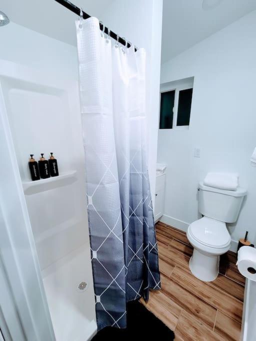 Phoenix Retreat - Studio With King Bed - 10 Min From Airp - Unit C Экстерьер фото